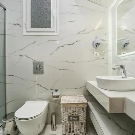 Апартаменты Dennis Center Elegant